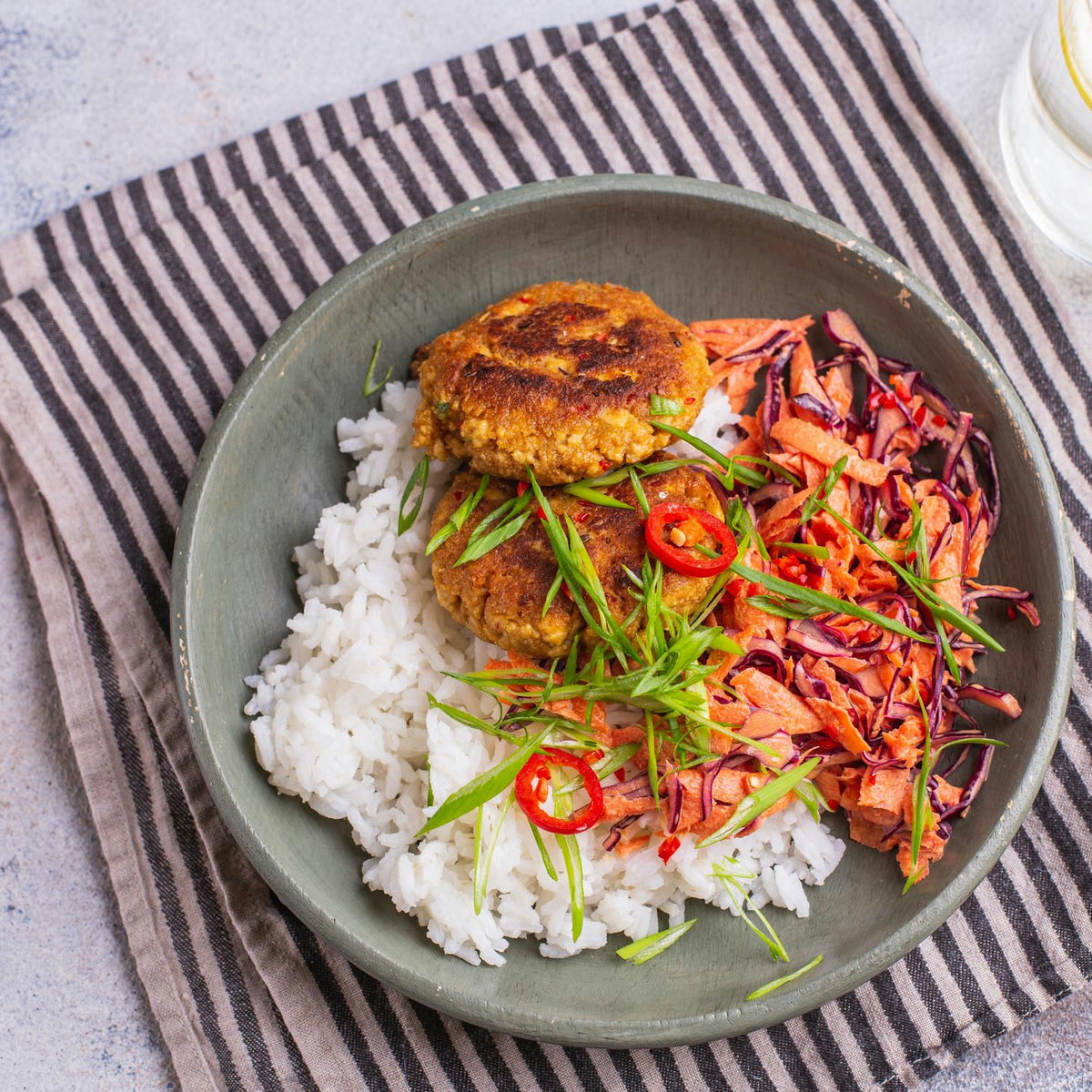 Direktor talaba qizlarni jinsiy aloqa bilan qanday jazoladi Hind qizlari jinsiy aloqada bolishadi