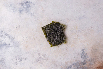 Finally, add the crushed nori leaves and pak choi. Taste and add salt if necessary.
