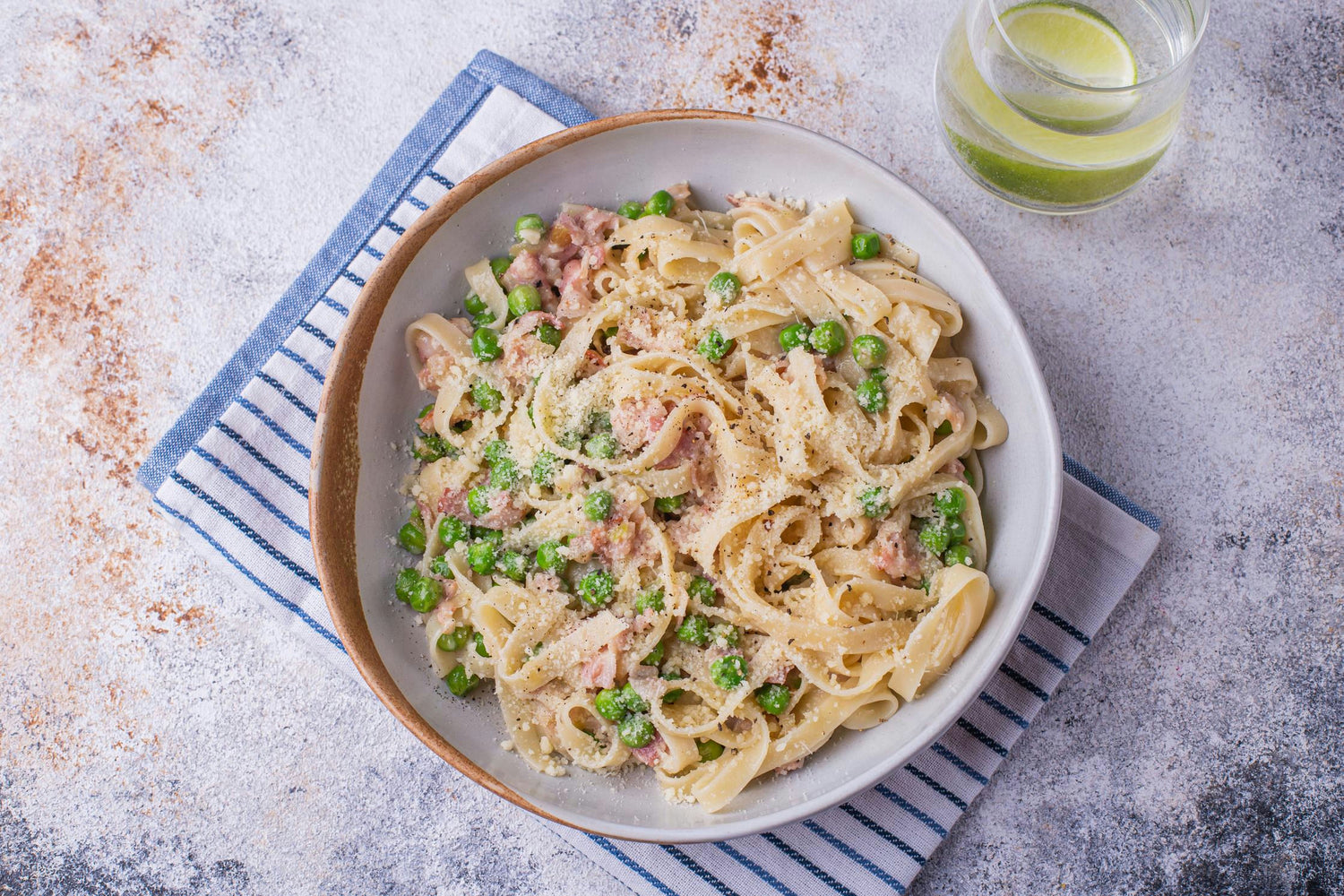 Tagliatelle pasta roheliste herneste ja peekoniga : Hero Image - Pos 1