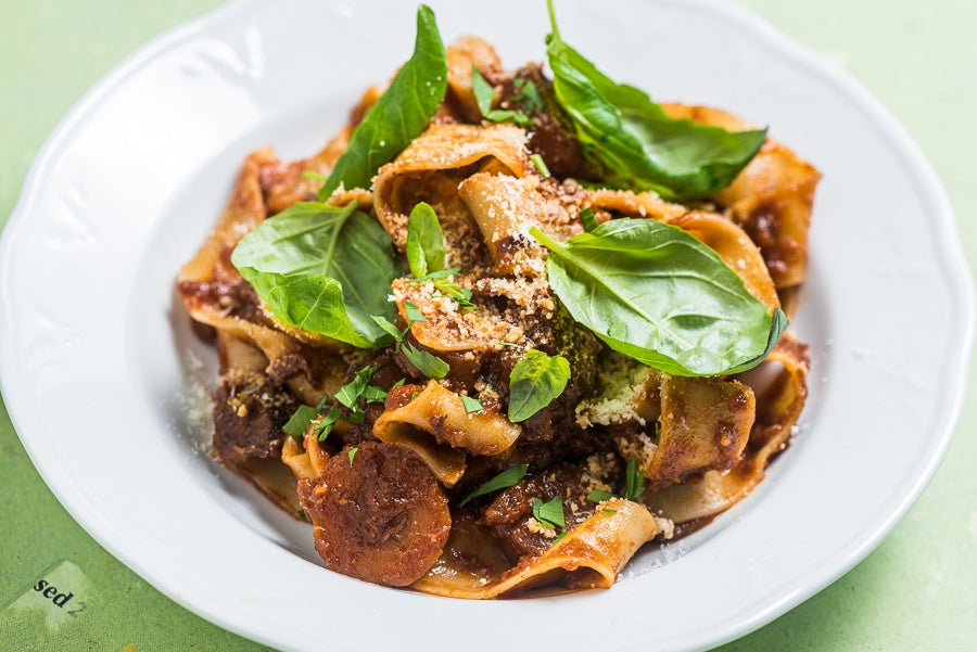 Pappardelle pasta kauaküpsenud veiseliha raguuga, Tomatikastmes tagliatelle pasta veiselihaga: Hero Image - Pos 1