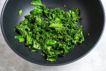 Remove the **kale leaves** from the stems and cut into strips. Quickly heat the **leaves **in **oil **in a pan and set aside.

