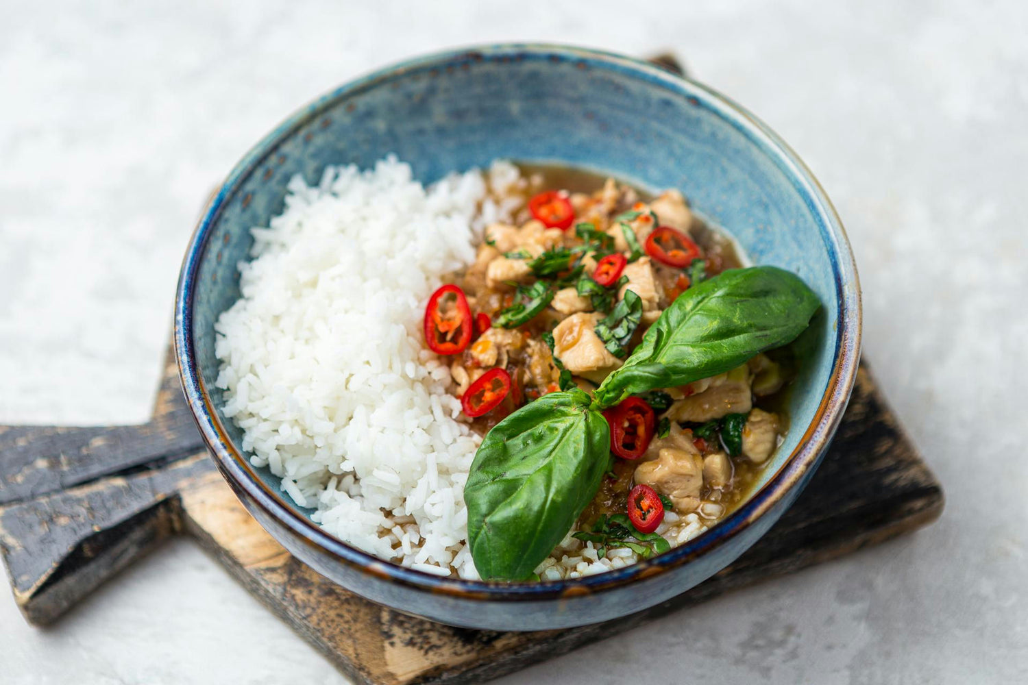 Taipärane kana stir-fry brokoli ja basiilikuga: Hero Image - Pos 1