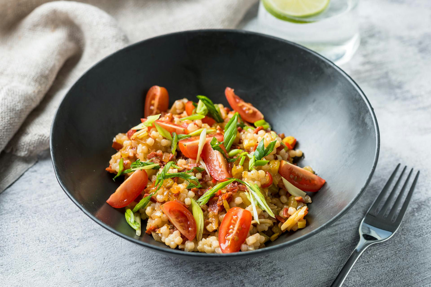 Soe kuskussisalat päikesekuivatatud tomatite ja chorizoga, Soe kuskussisalat päikesekuivatatud tomatite ja chorizoga : Hero Image - Pos 1