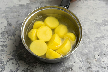 Peel and halve the **potatoes**. Separate the **broccoli** into florets, and peel and roughly chop the thicker stem. Bring a pot of water to a boil, add 1 tablespoon of **salt**, and cook the potatoes for **20–25 minutes** until tender. Drain, cool under running water, and set aside to cool completely.
