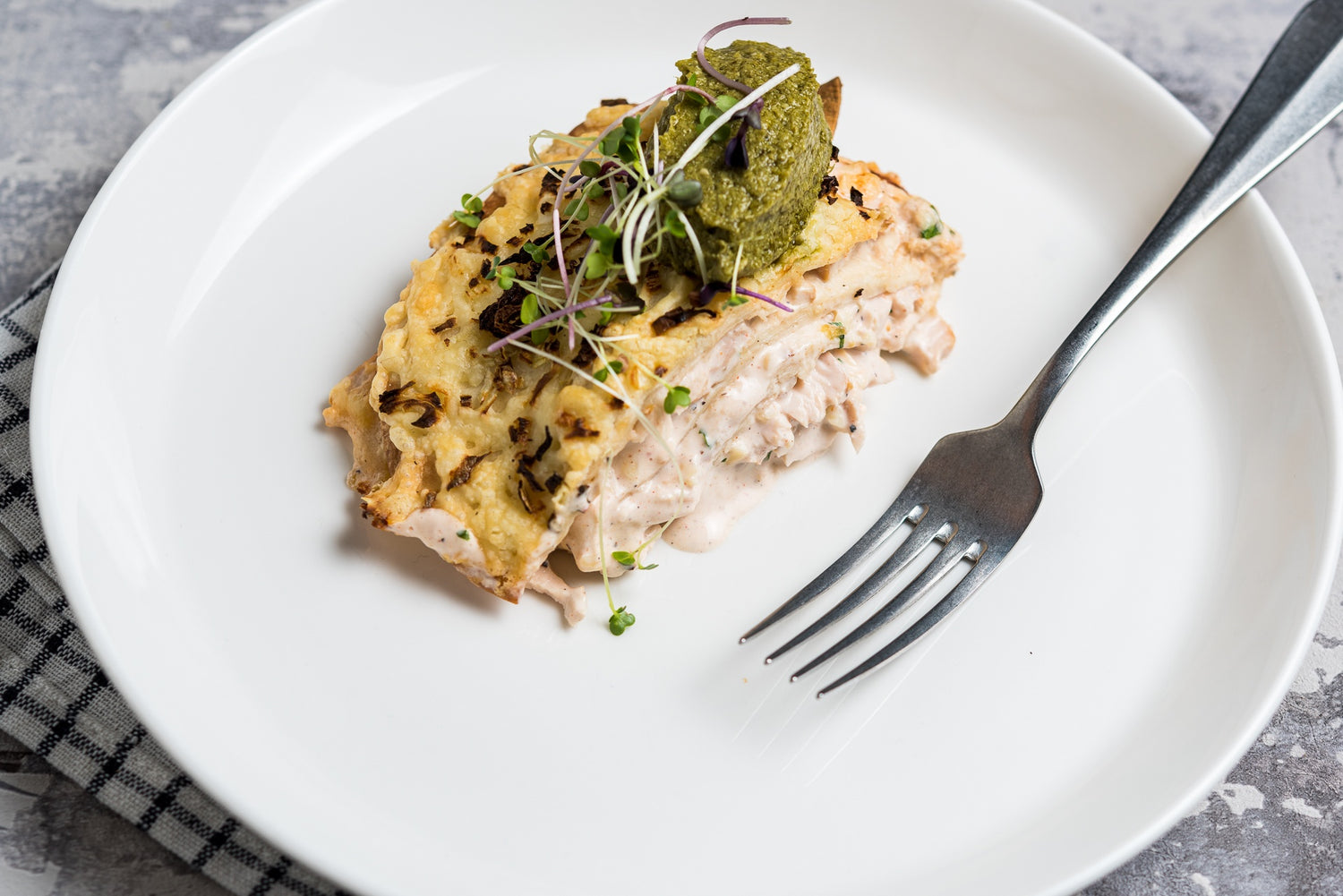 Suitsukana enchilada-vorm rohelise pestoga: Hero Image - Pos 1