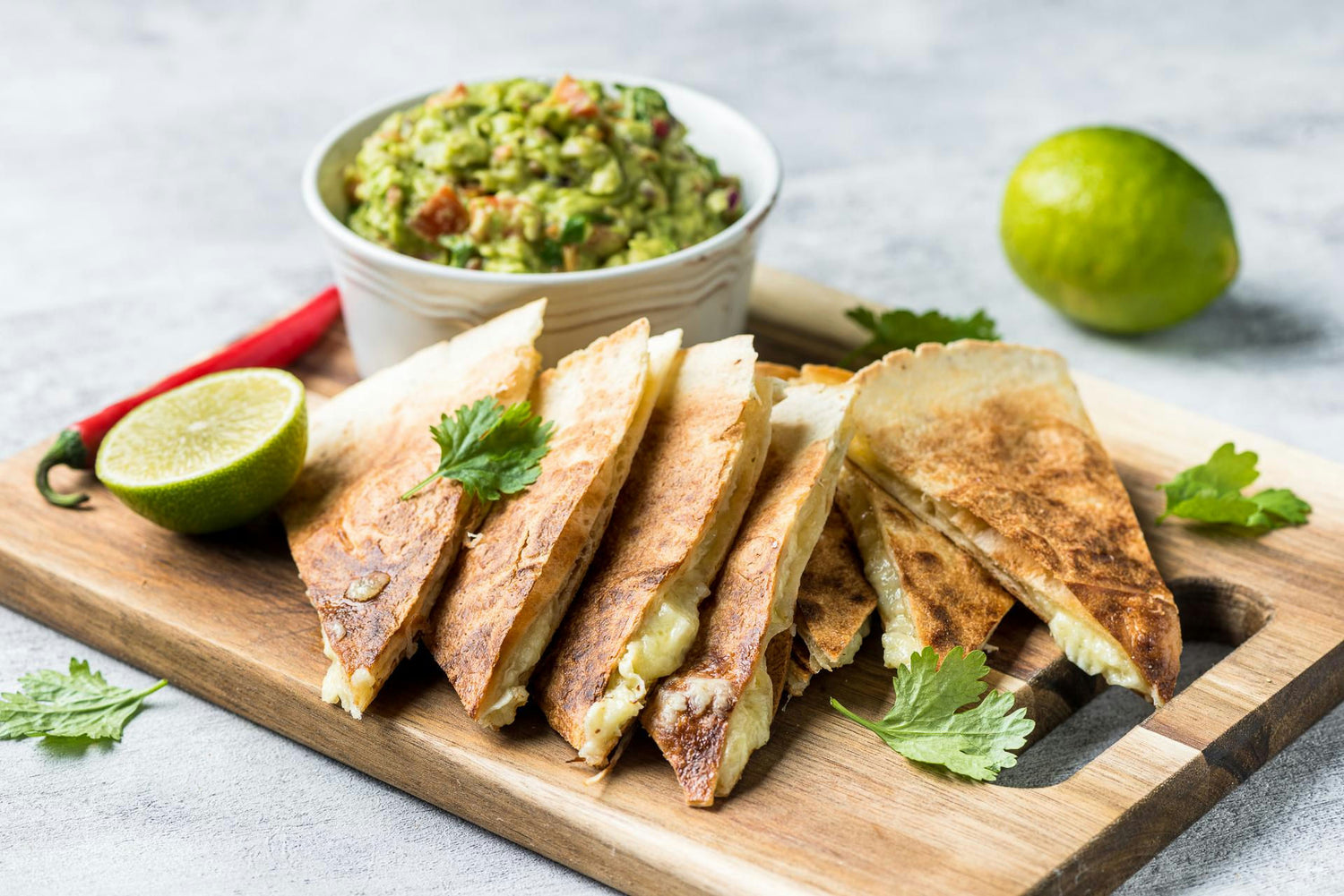 Nelja juustu quesadillad guacamole'ga