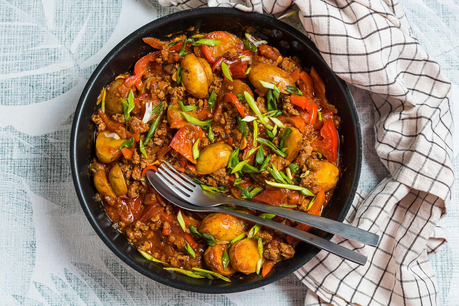 Pannil küpsetatud bolognese kaste kartulitega: Hero Image - Pos 1