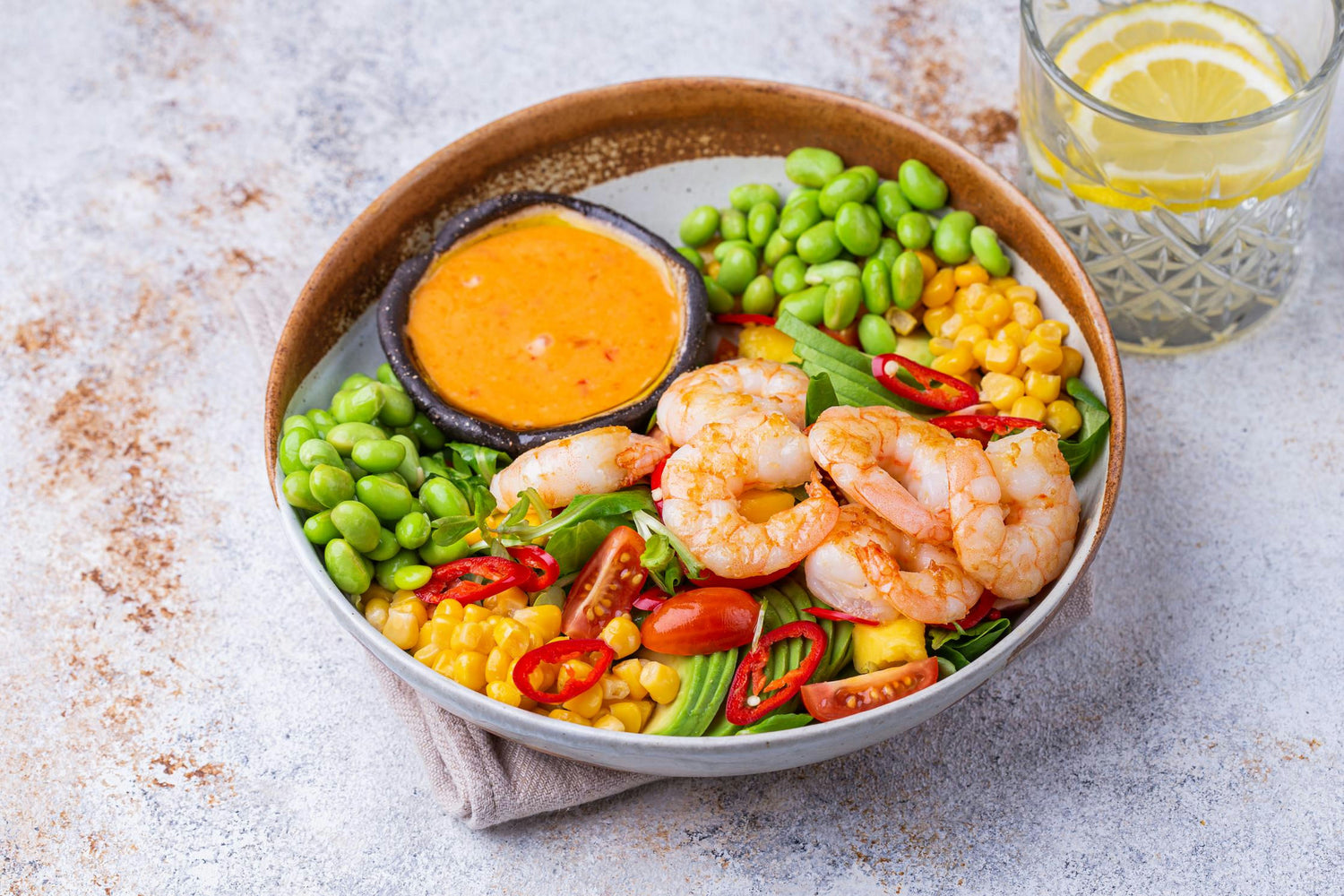 "Aasiapärane salat mango, avokaado ja röstitud krevettidega": Hero Image - Pos 1