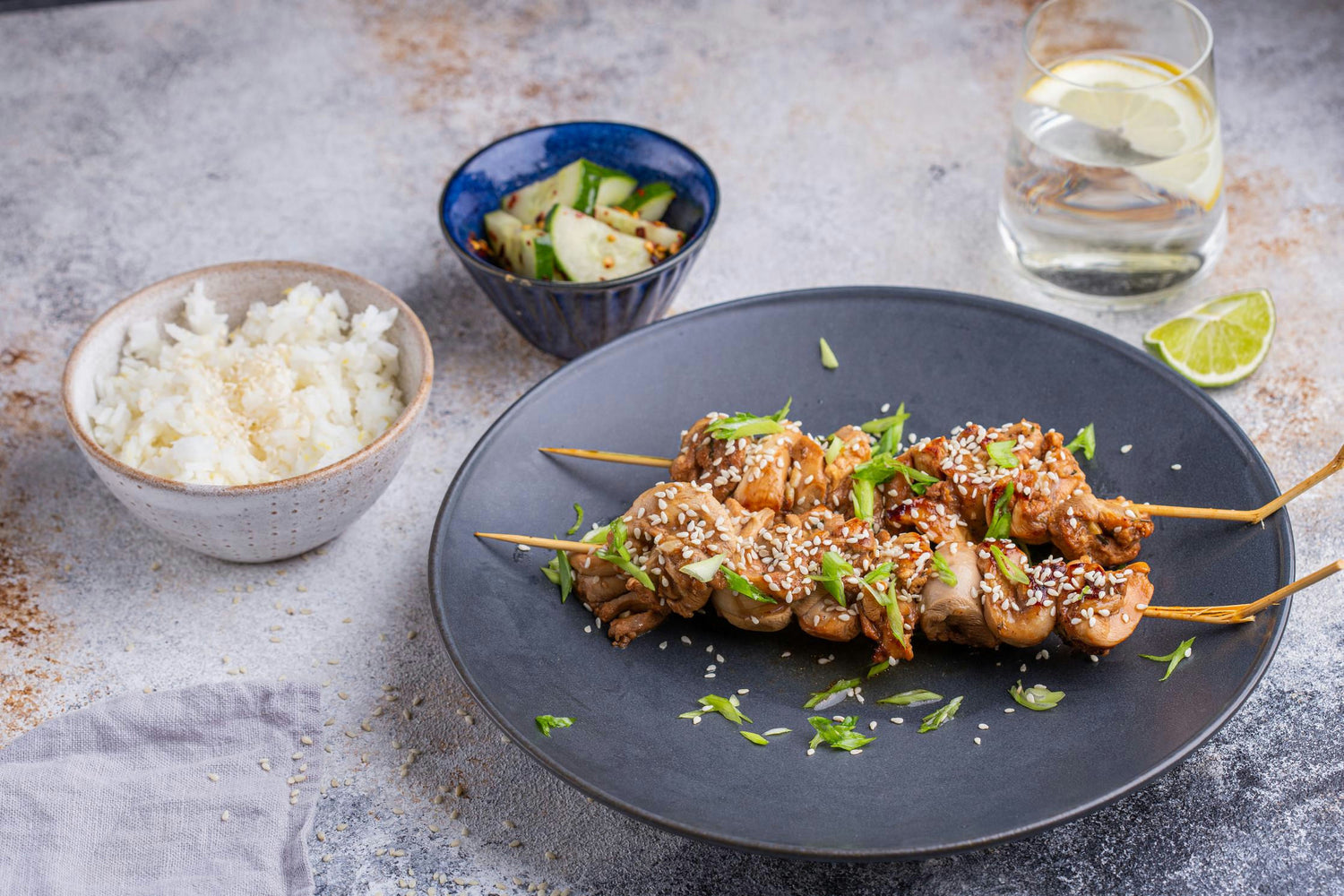 Teriyaki kanavardad seesamikurgiga: Hero Image - Pos 1