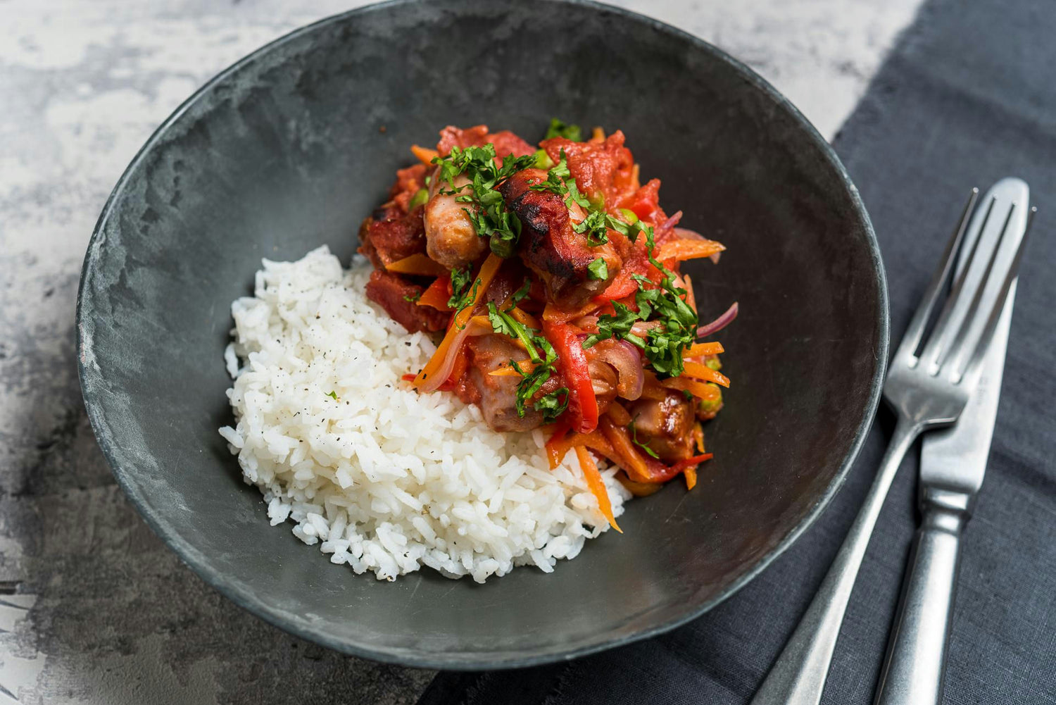 Tomatine ahjupada toorvorstide ja riisiga: Hero Image - Pos 1