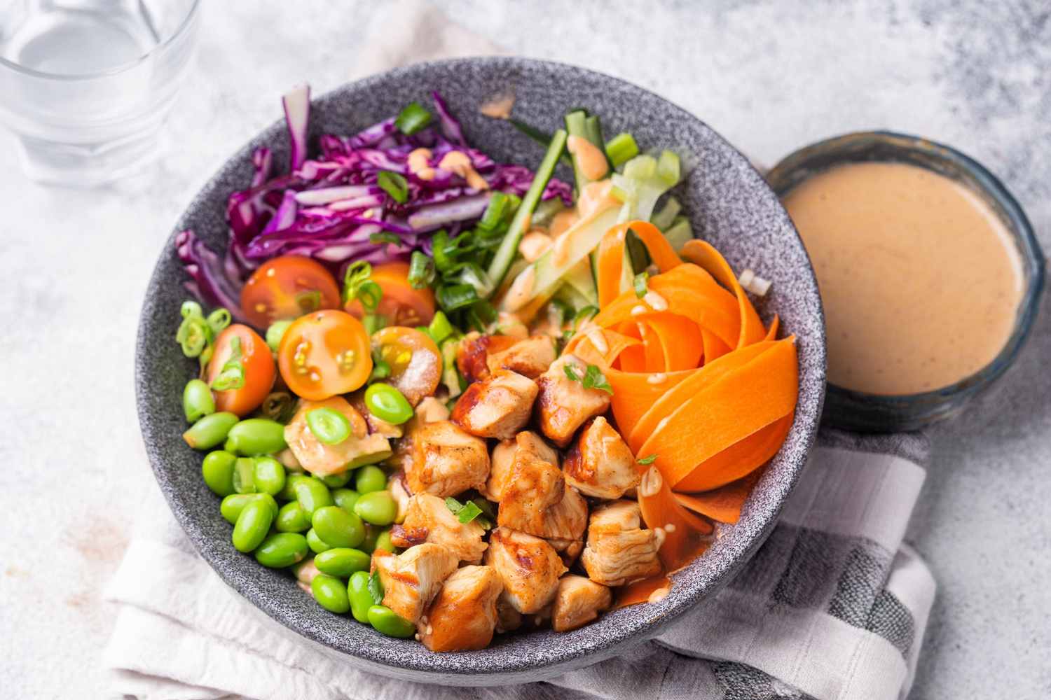 Poke bowl kanafilee ja teriyaki majoneesiga: Hero Image - Pos 1