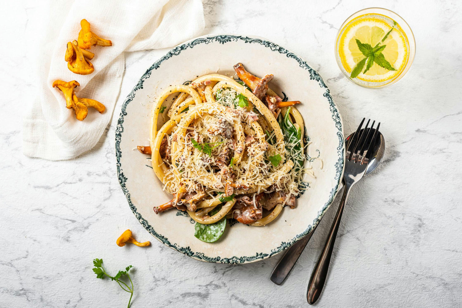 Pasta carbonara kukeseente ja spinatiga: Hero Image - Pos 1