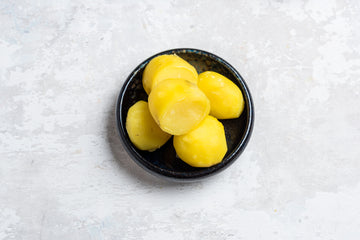 Peel the **potatoes **and boil them in **salted water** for **20-25 minutes**. Drain the water and put the potatoes aside to cool.
